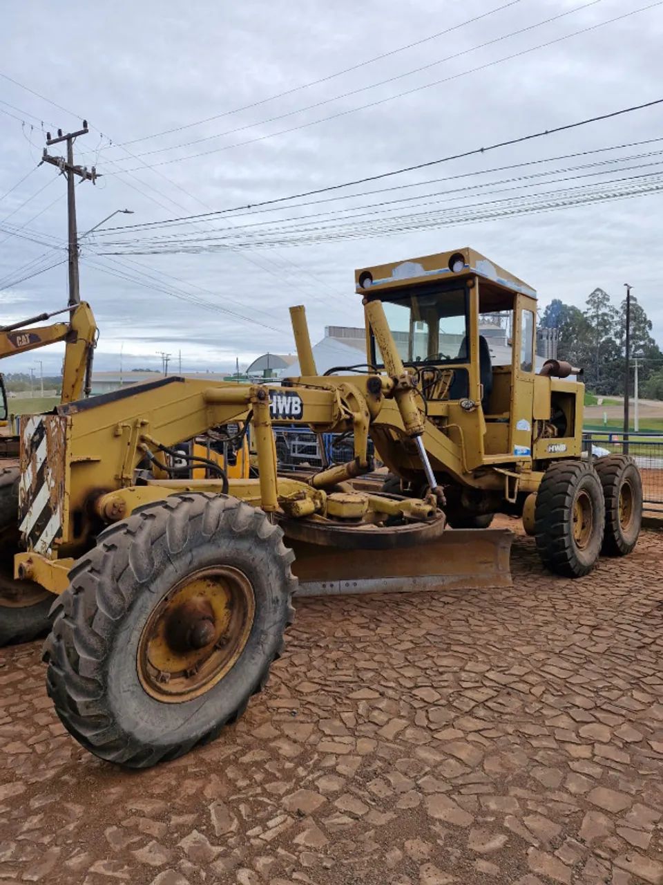 Motoniveladora Huber Warco 140S ano 1988 motor Scania 100% operacional