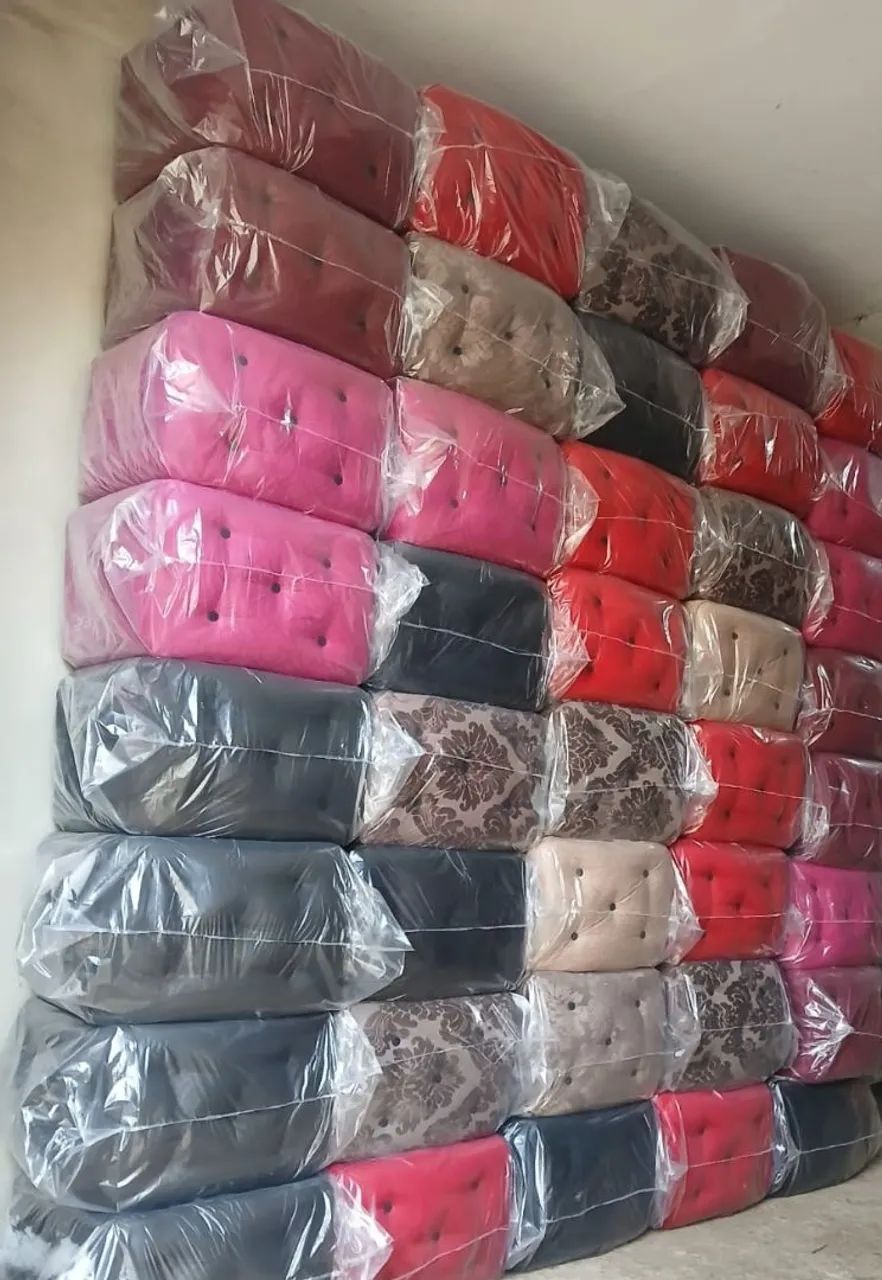 O par de puff para sua casa em várias cores.