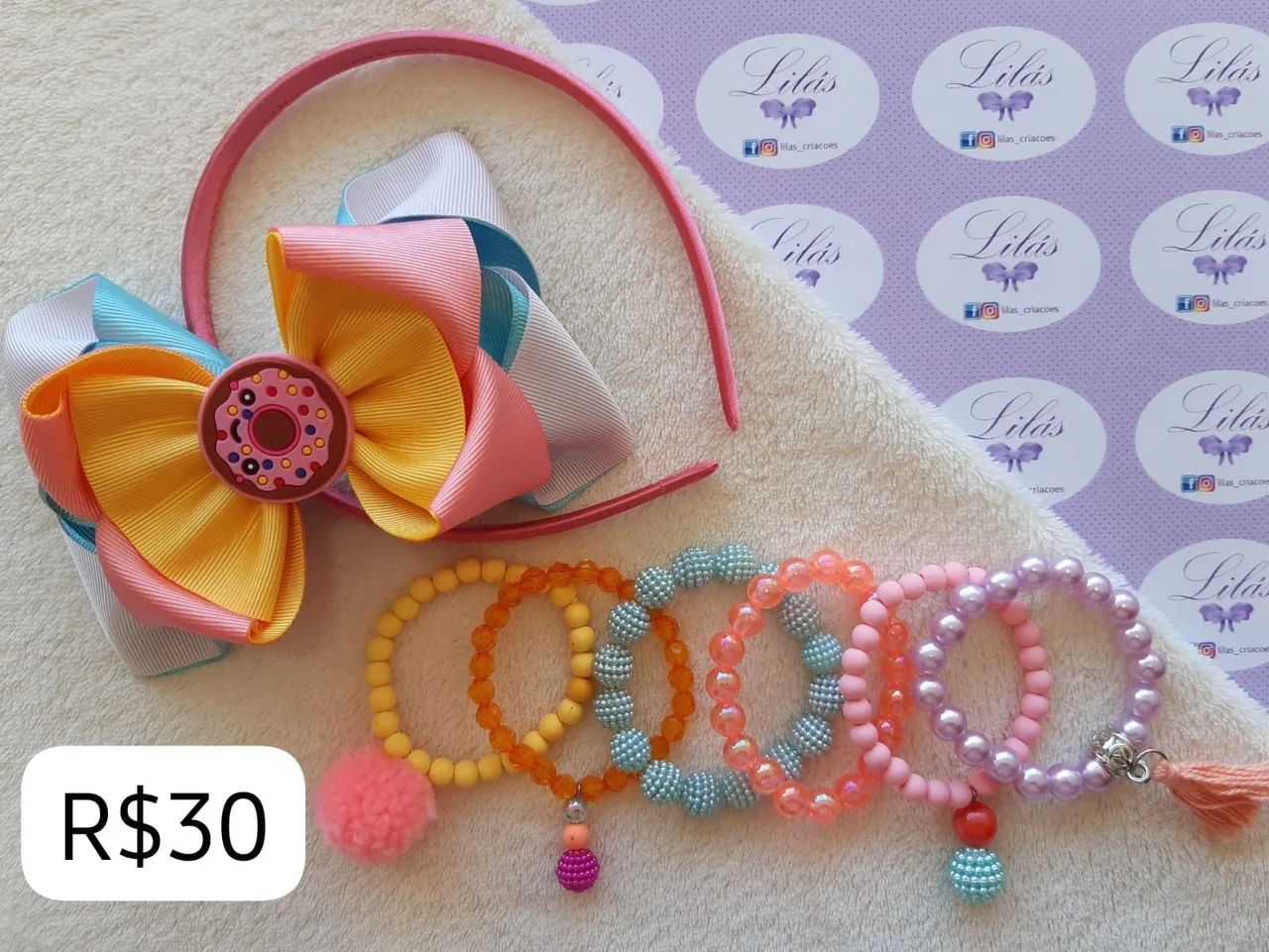 Kit Laço temático e pulseiras - Foto 3
