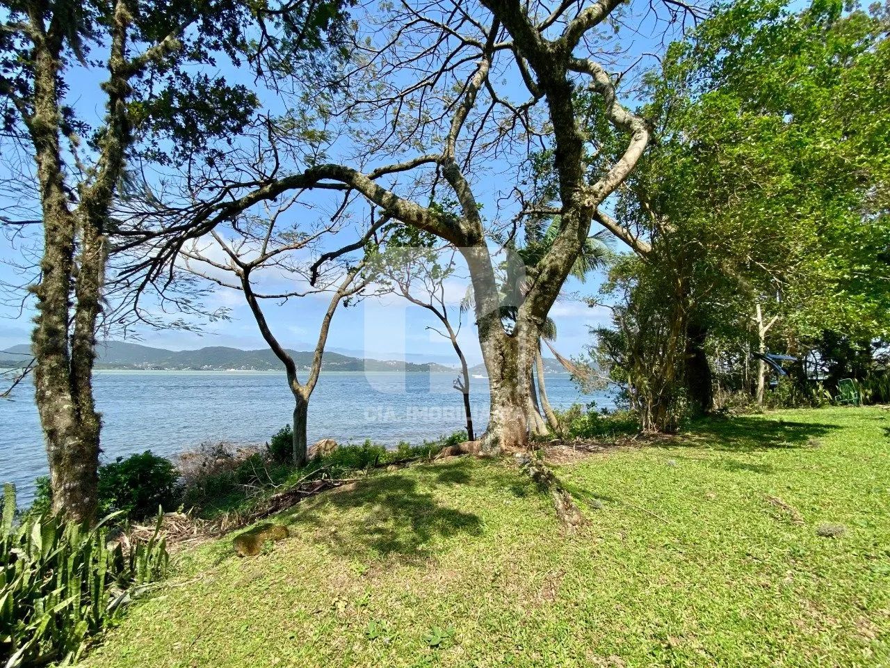 Terreno com acesso à Lagoa da Conceição