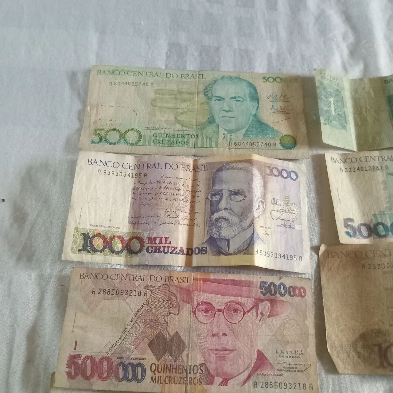 Moedas estrangeiras  e Cedulas em geral para colecionadores - Foto 2