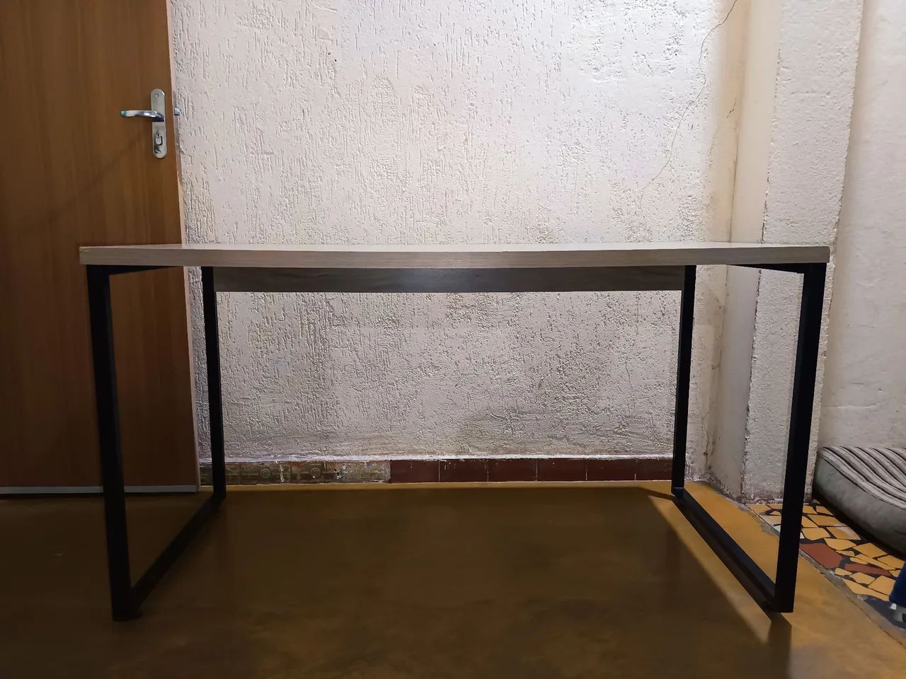 Mesa de Escritório / Computador 135×60 cm - Foto 3