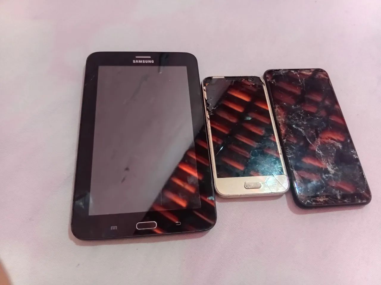 Um Tablet Samsung , Samsung mini e um lg k40 com defeitos
