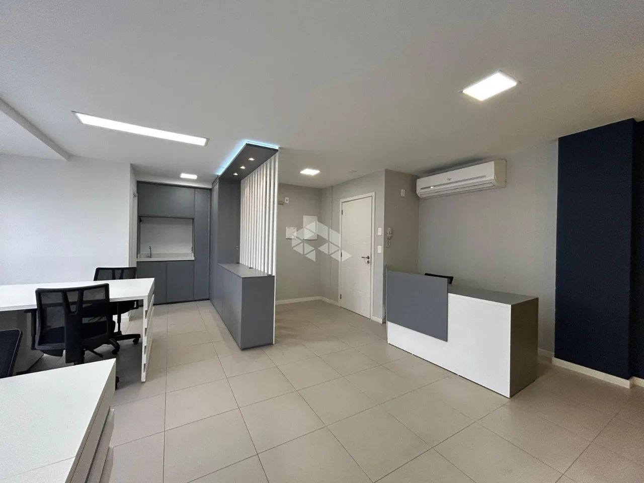 SALA COMERCIAL COM 82,66 M² E VAGA DE GARAGEM À VENDA NO ESTREITO - Foto 3