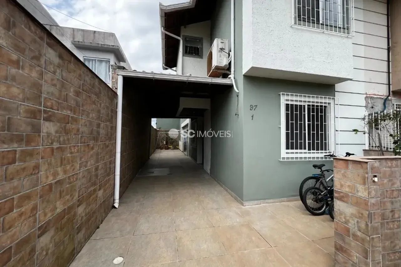 Sobrado 3 dormitórios com escritura