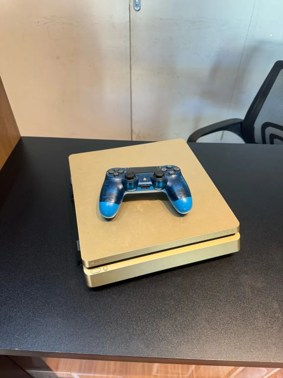 Ps4 slim de 1TB dourado  - Foto 5