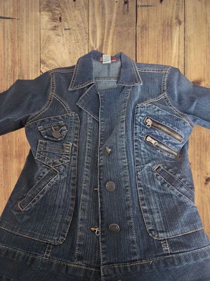 jaqueta jeans com botões - Foto 3