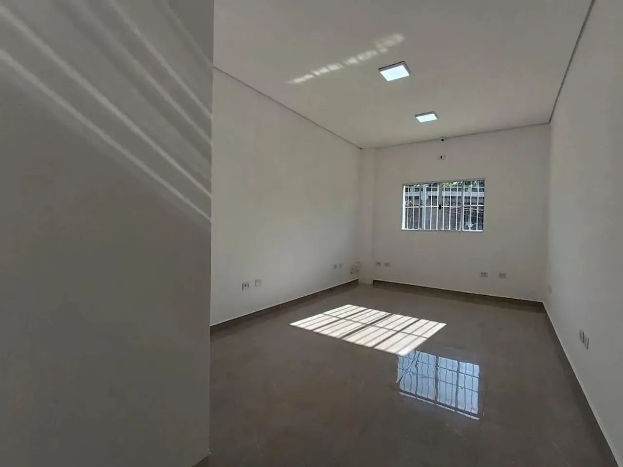 Sala para alugar em Cotia, Água Espraiada (Caucaia do Alto), com 20 m² - Foto 2