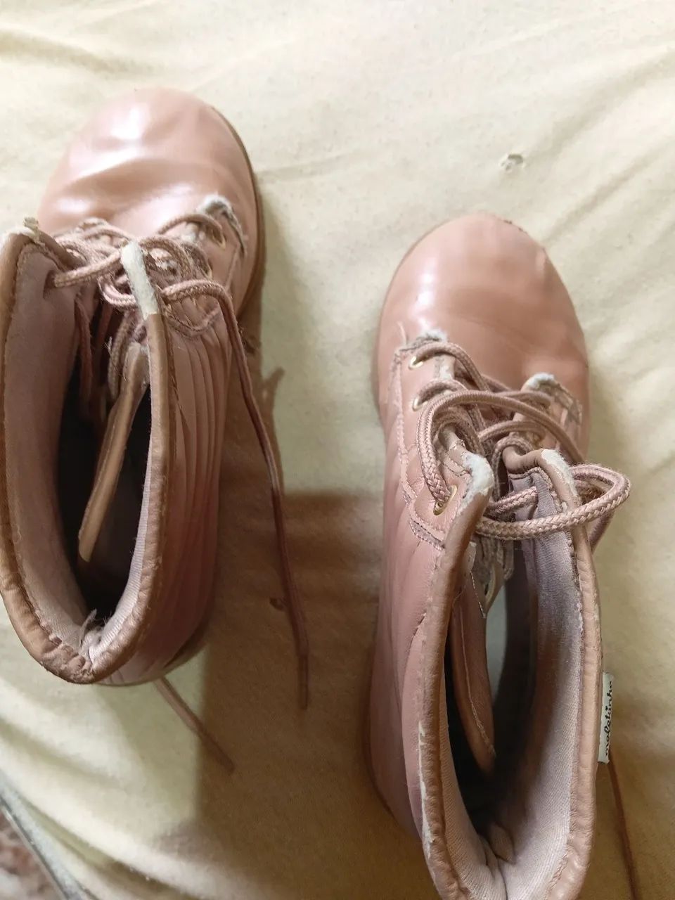 Vende-se bota feminino número 33