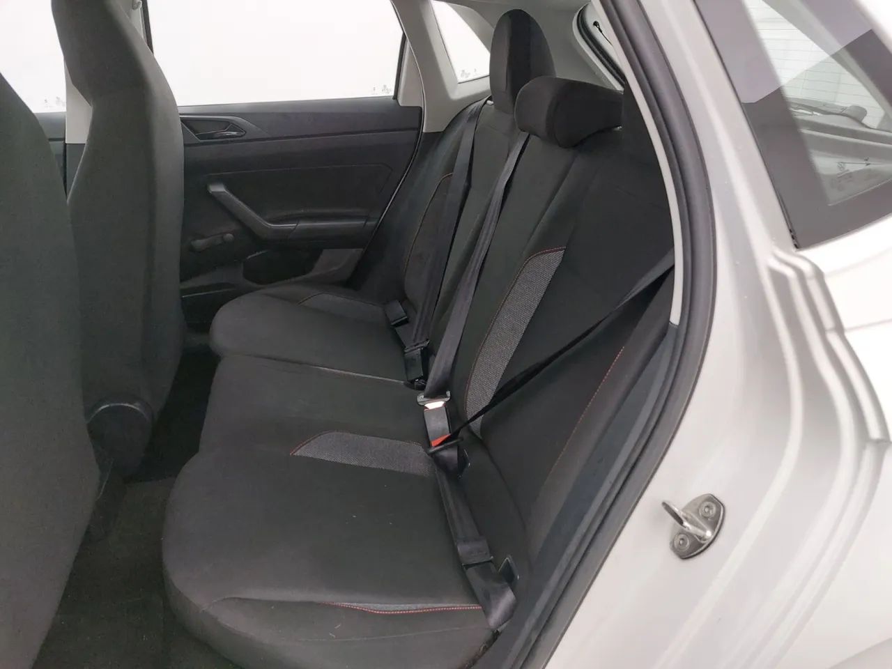 Volkswagen Polo Track 1.0 Flex 12V 5p, foto 17 de 18