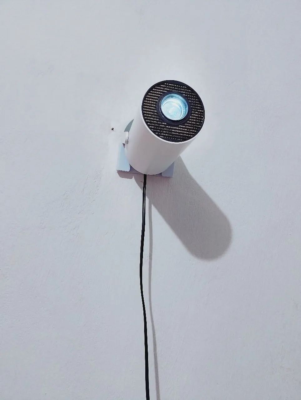 Vendo projetor novo,com lona e controle incluso