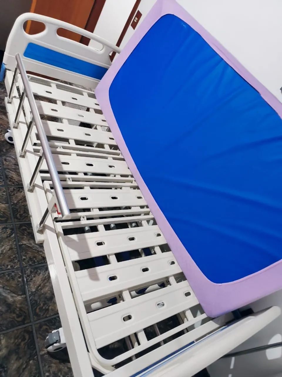 Cama hospitalar com colchão  - Foto 2