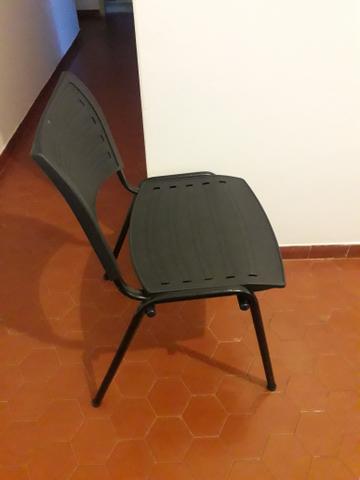 5 cadeiras aço e plástico $80