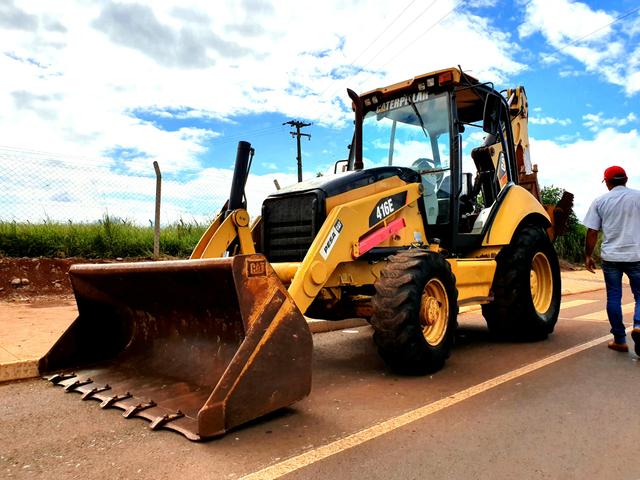 Abaixou! RetroEscavadeira 4x4 416e CAT Particular