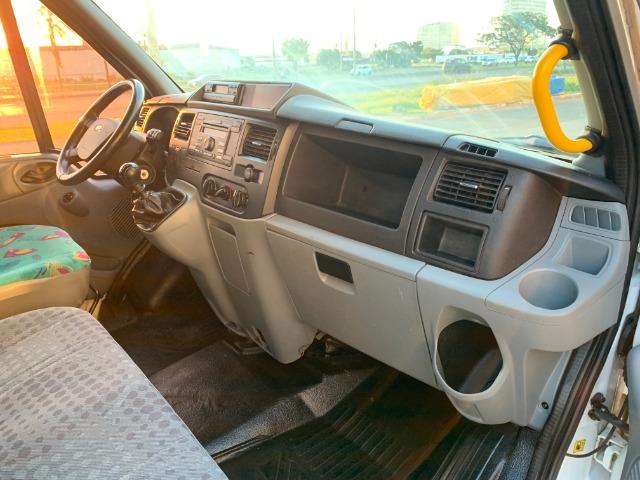 Ford Transit 350L 2013 excelente estado. Opção 20 lugares Ac Troca Ducato Sprinter master - Foto 11