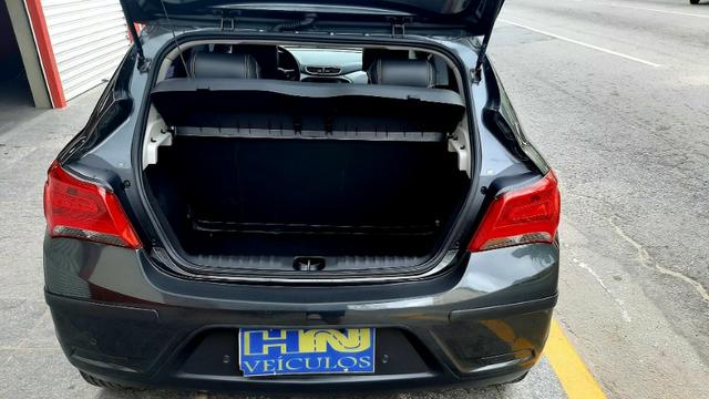Gm chevrolet onix LT motor 1.0 flex spe/4 c manual 6 marchas 4p cinza ano 2018 35.000km. - Foto 6