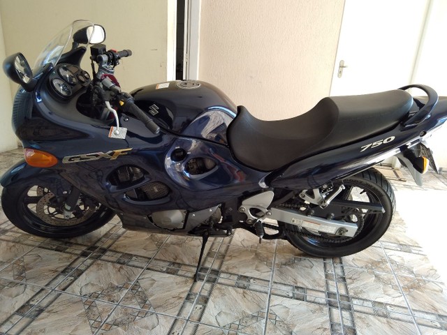 RARIDADE GSXF 750 2006  VALOR 25.000  FAVOR LER O ANÚNCIO