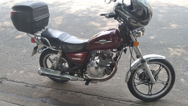 MOTO SUZUKI