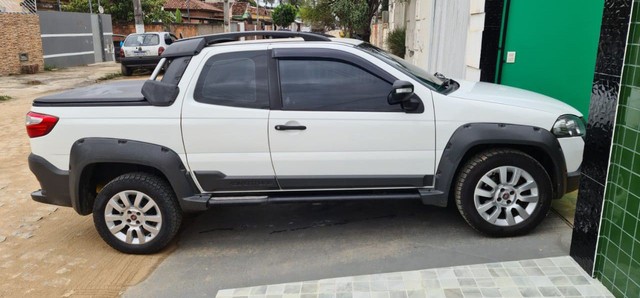 FIAT STRADA 2014 CABINE DUPLA 3 PORTAS COM APENAS 82MIL KMS.