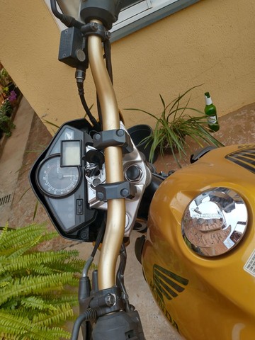VENDO UMA CB 300 MOTO MUITO BEM CUIDADA CONSERVADA