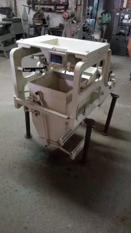Balança automática e cavalete e mexedor (25 a 60 kg dependendo do produto a ser pesado).  - Foto 3