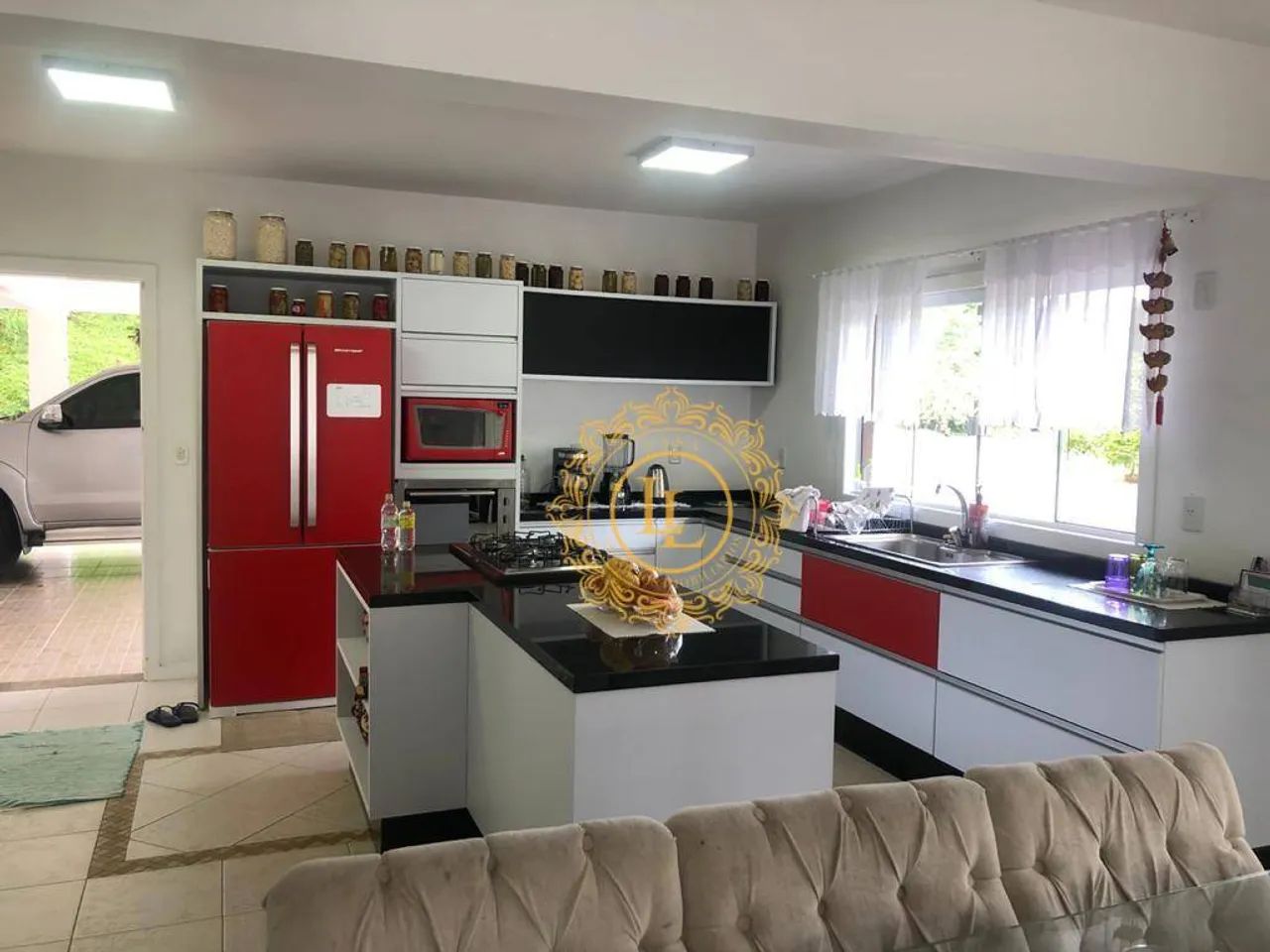 Belíssima Chácara com terreno de 3.000m² com casa construída de 400m² em Gaspar! - Foto 3