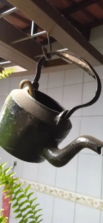 Panela, chaleira, ferro e leiteira ferro antigo 