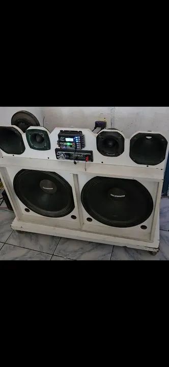 Som automotivo potente, 1000 reais.