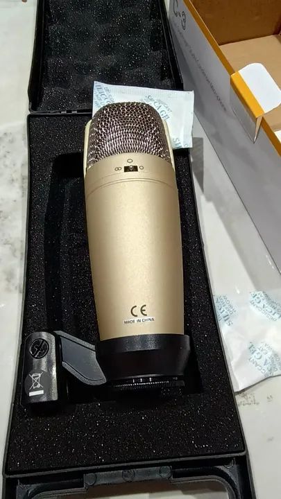 Microfone condensador multipadrão Behringer C3 - Oddity Gold Color - Foto 4