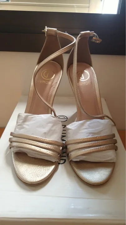 Vendo sandália couro dumond