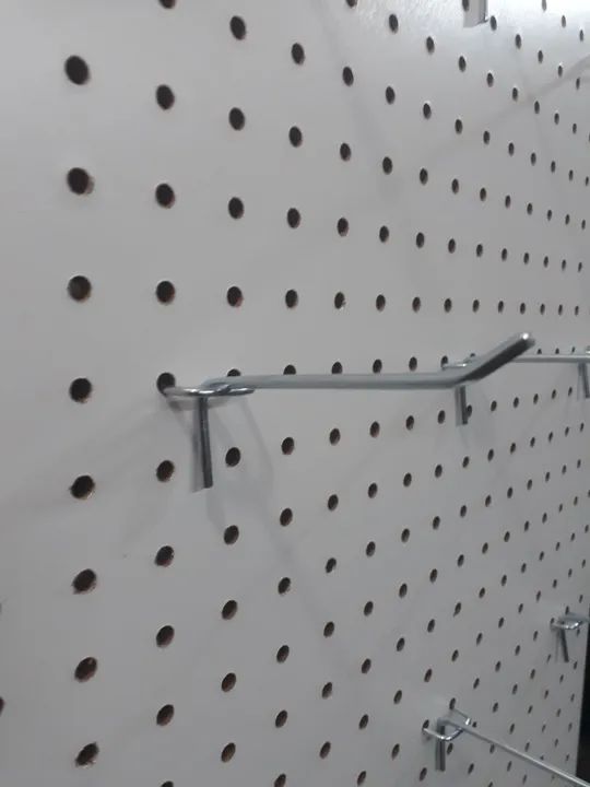 Painel Eucatex perfurado 60 x 60cm -4.5mm com ganchos  - Foto 4