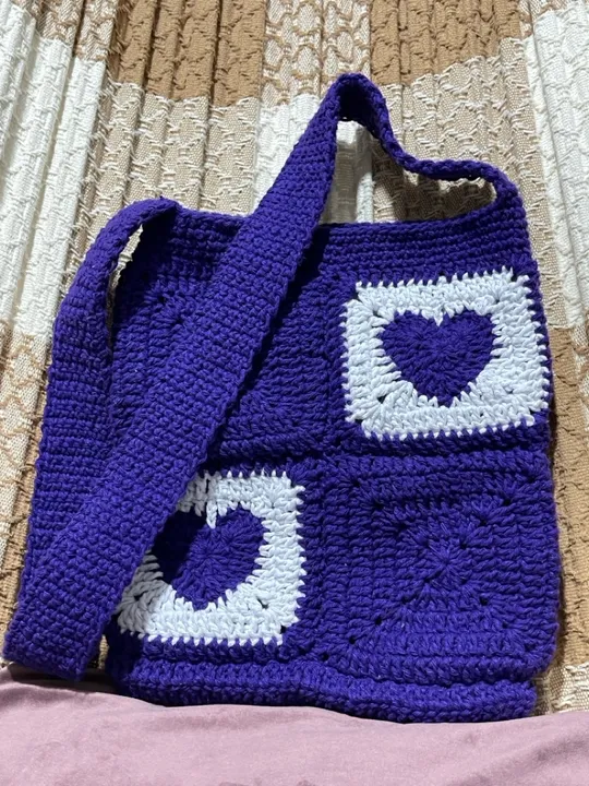 Bolsa coração de crochê 