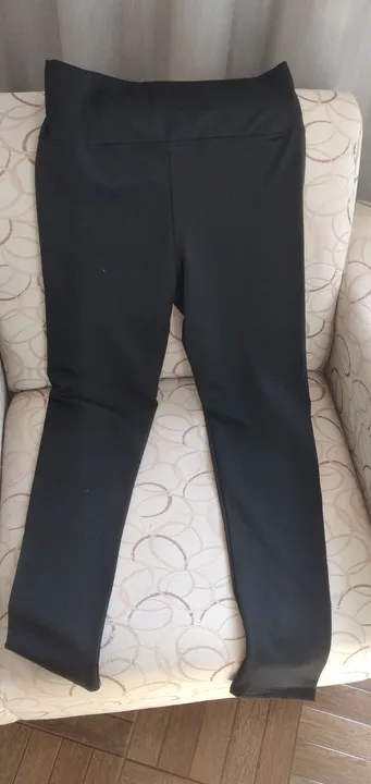 Calça feminina legging preta . 35 reais