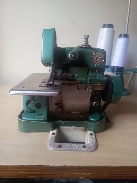 MAQUINA OVERLOC MARCA BLUE BUTTERFLY - Foto 2