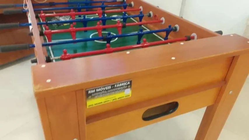 piso, mesa, rusticas e bilhar, pebolim jogos, diversão