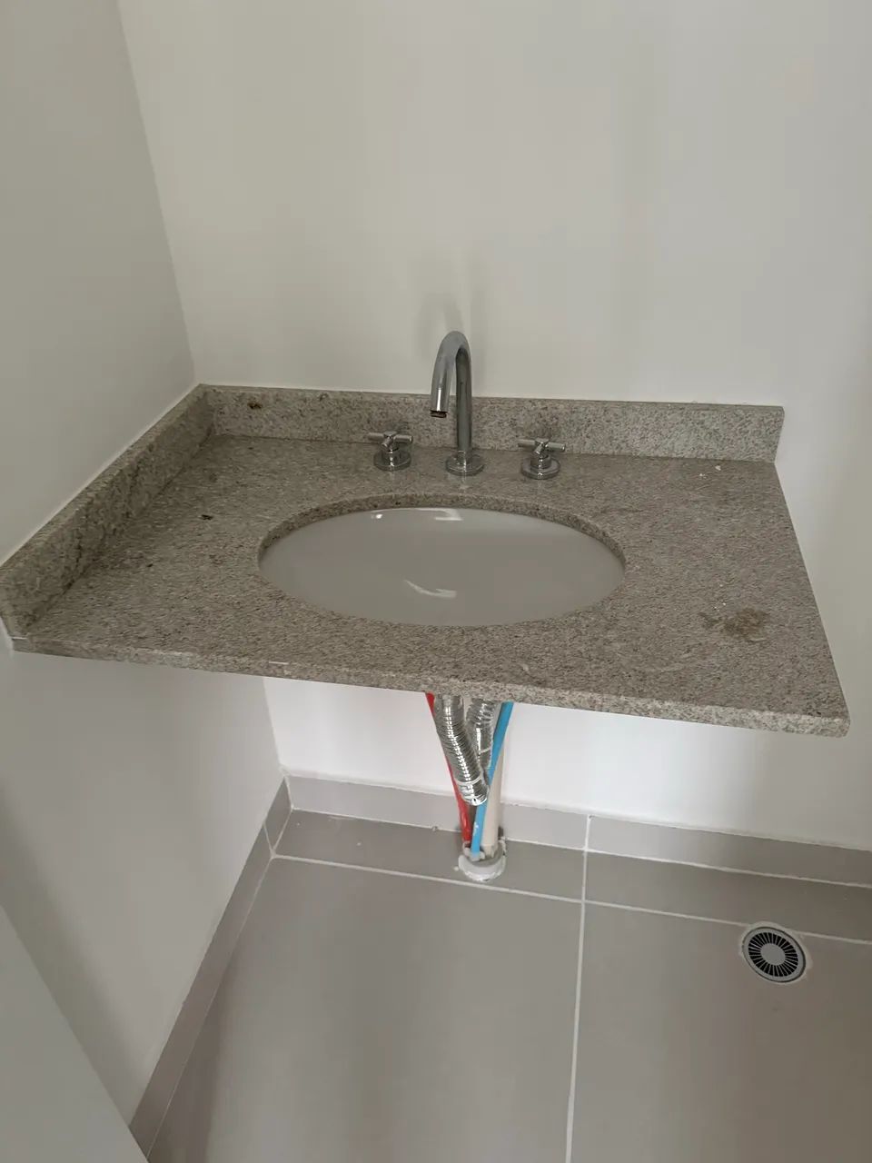 Bancada com pia para banheiro