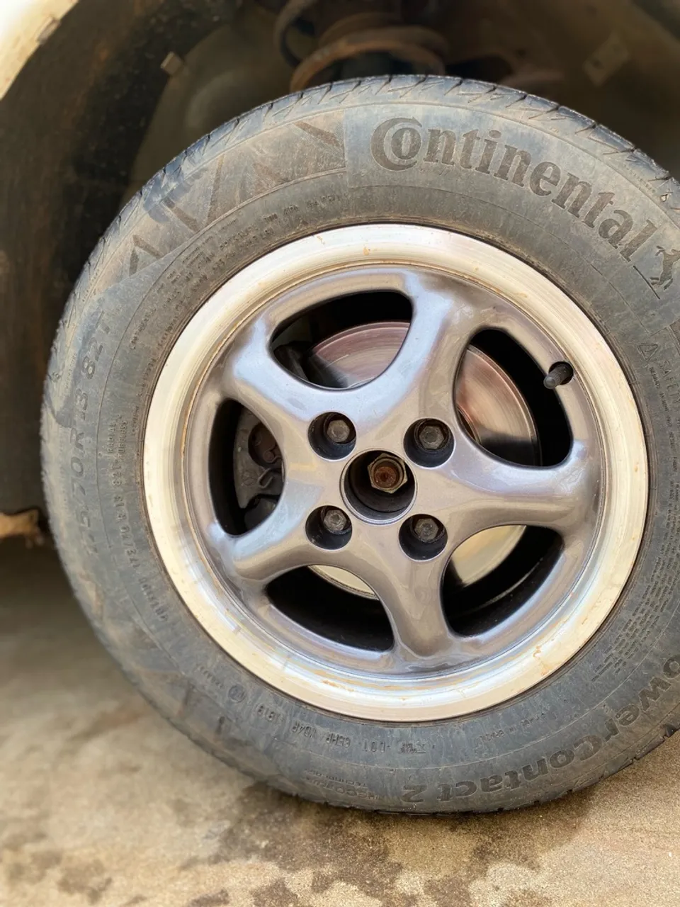 Vendo Roda de liga leve aro 13 diamantado.