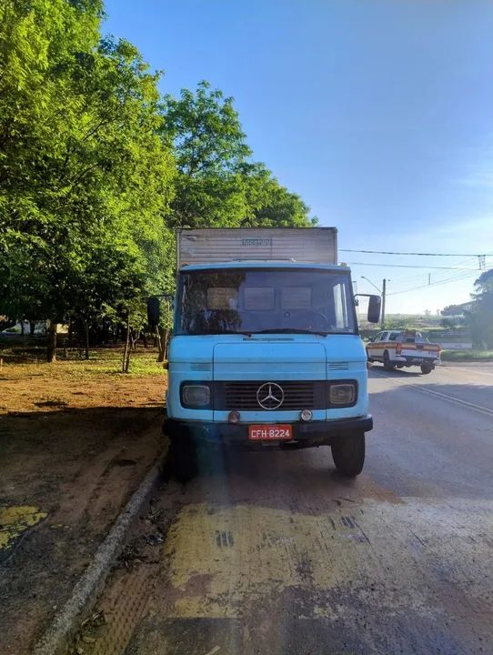 Caminhão Baú Mercedes-Benz 814D 6x2 - Foto 2