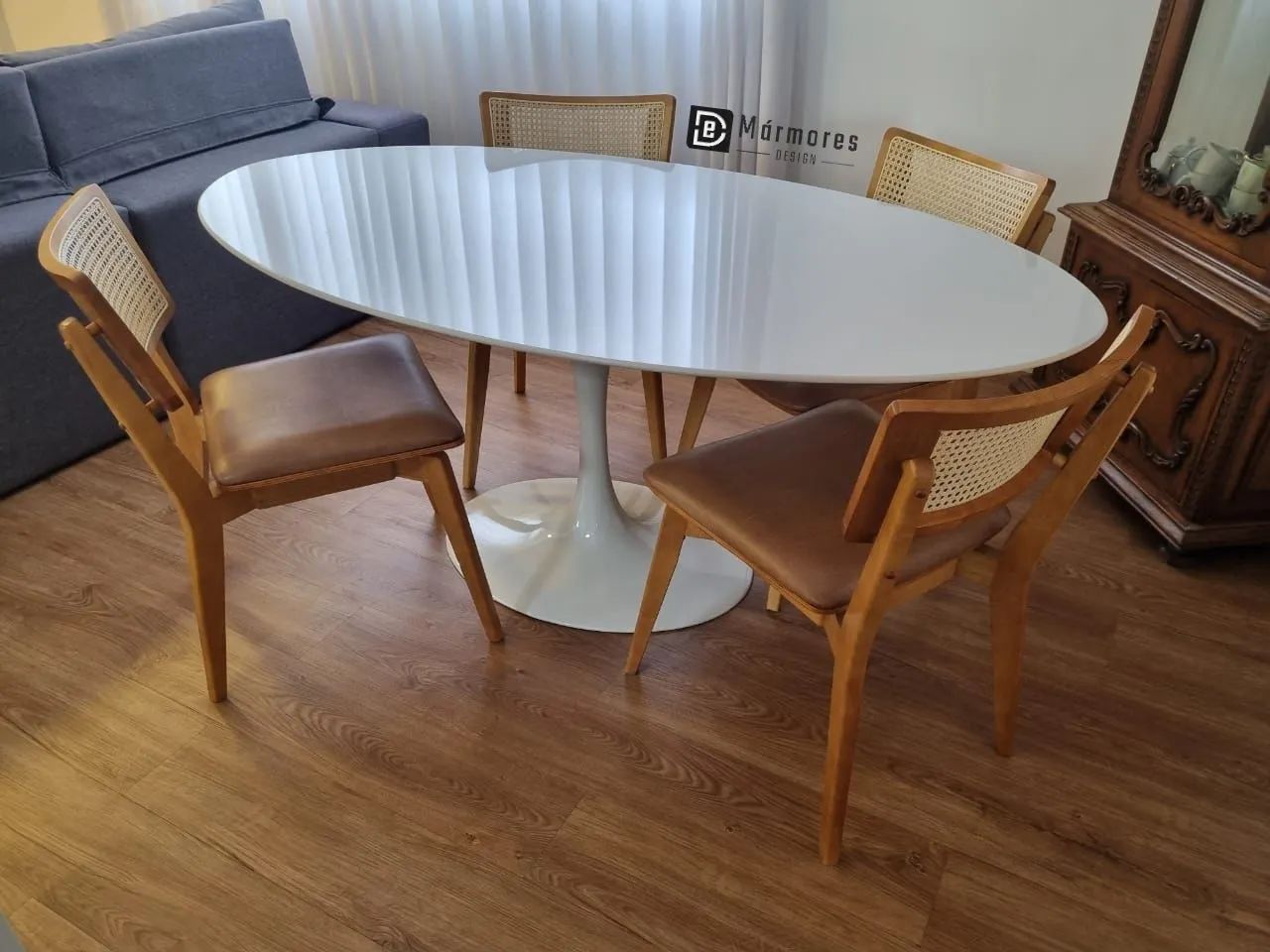 Mesa saarinen mármore branco prime