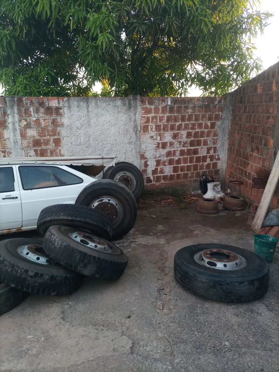 Pneus para caminhão - 6 unidades