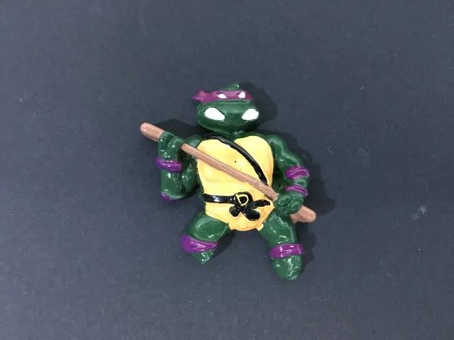 Kit Vintage As Tartarugas Ninja Anos 90 - Estojo, Máscara, Ímã de Geladeira e Figurinhas - Foto 4
