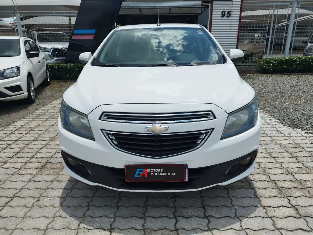 CHEVROLET ONIX HATCH LTZ 1.4 8V FlexPower 5p Mec. - Foto 3