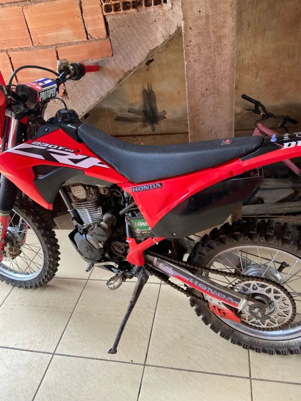 Vendo CRF 230 muito conservada
