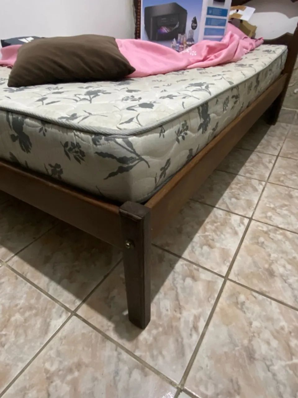 Cama de Madeira Maciça - Estilo Antigo - Foto 2