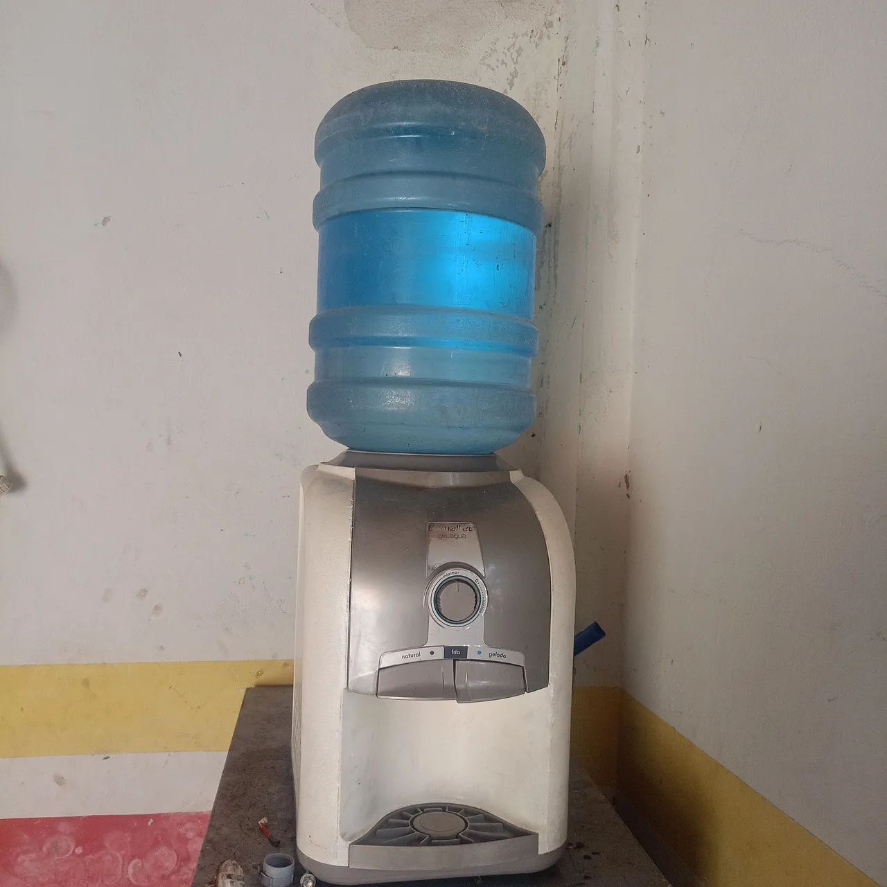 Bebedouro de água Esmaltec