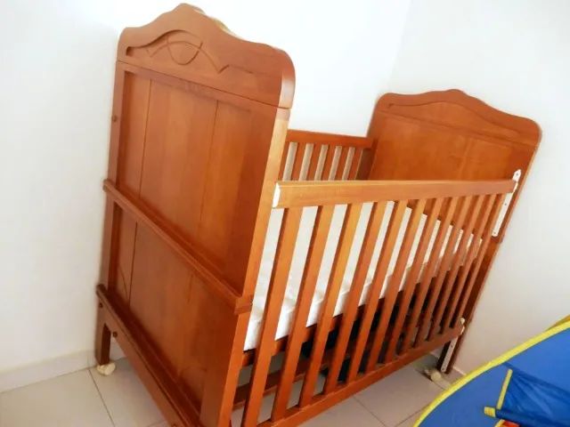 Berço de madeira maciça! Vira Mini cama 