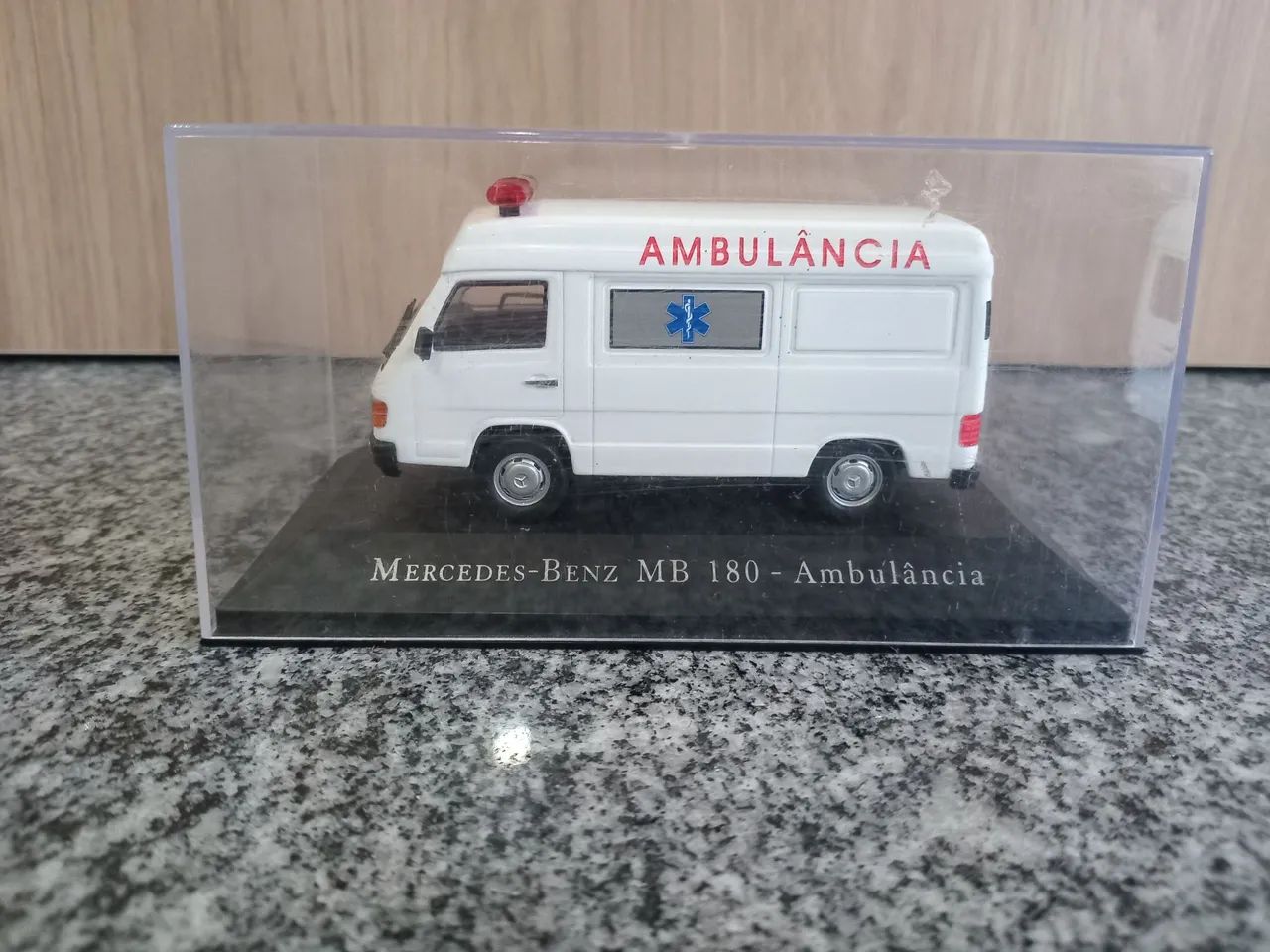 Miniatura Mercedes-Benz MB 180 - Ambulância - Foto 4