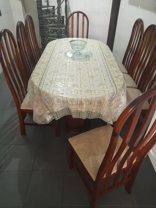 Mesa de Jantar em Madeira Maciça