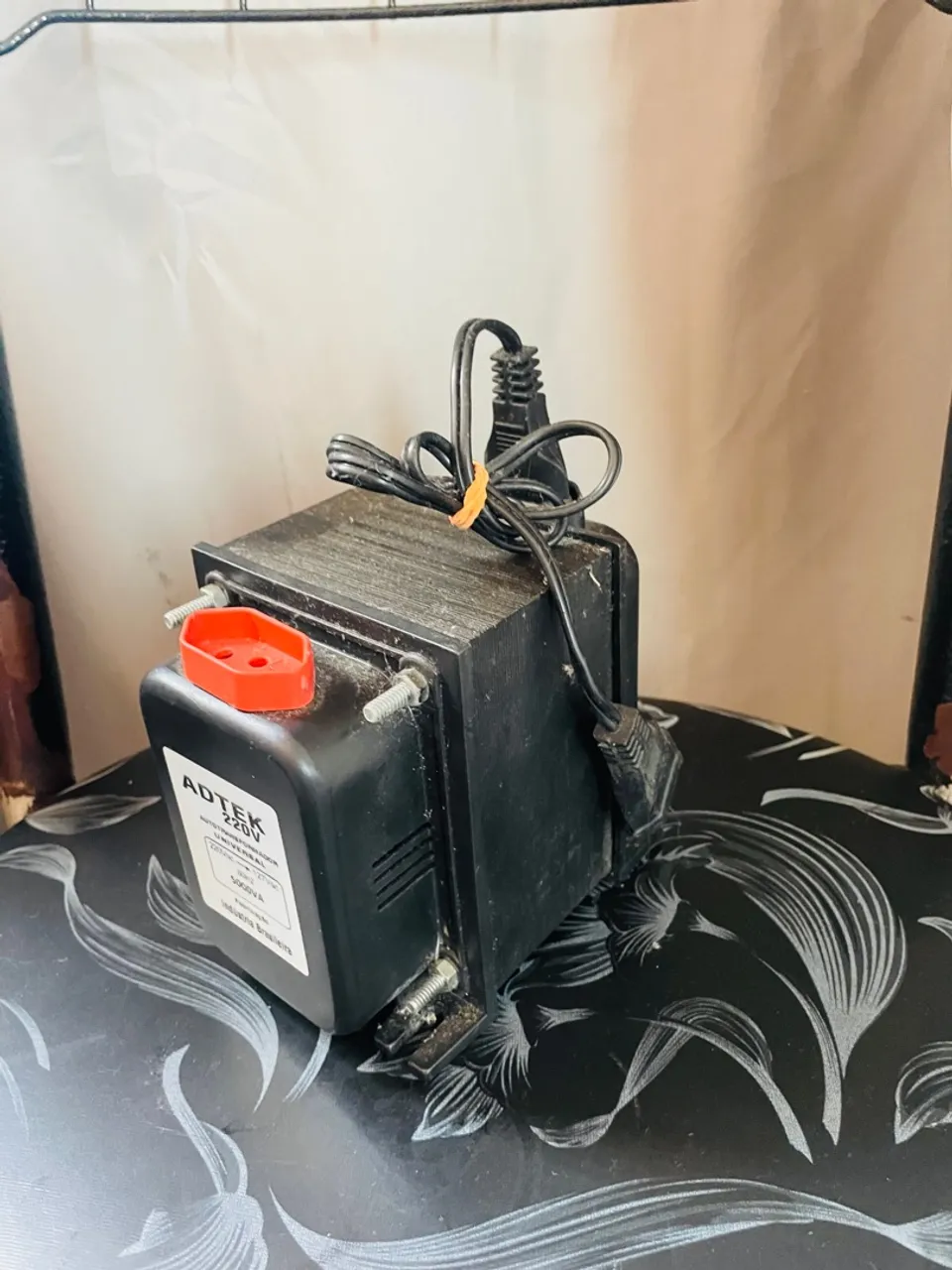 Transformador ADTEK 220V - 5000VA