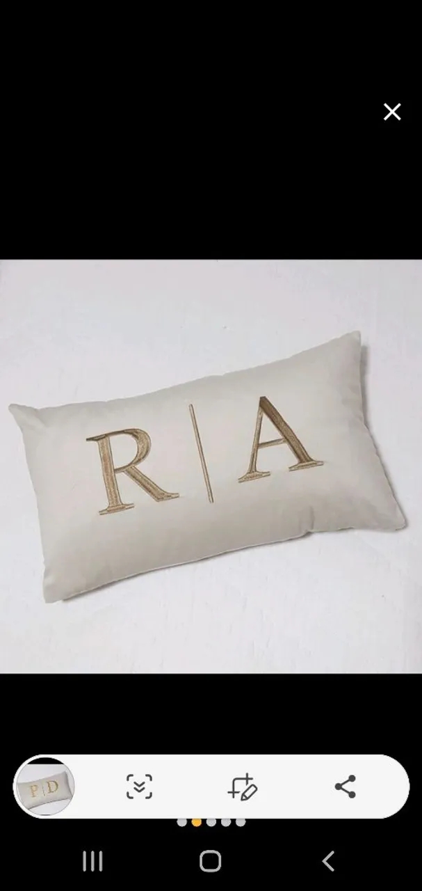 Almofada Personalizada com Bordado de Iniciais
